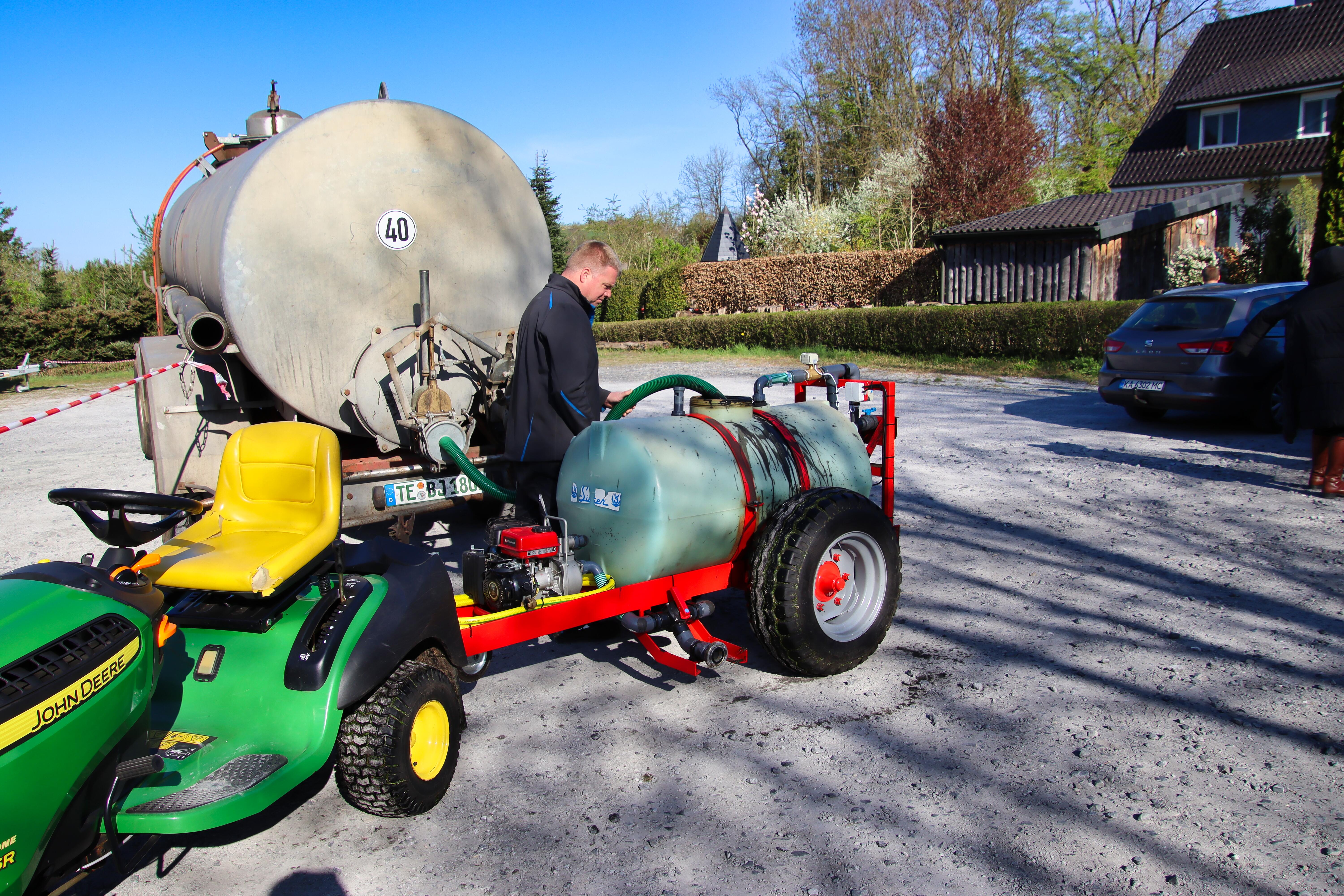 BSV Brochterbeck wird Nachhaltiger - RBO Aktuell Künstliche Düngung auf neuem Kunstrasenplatz