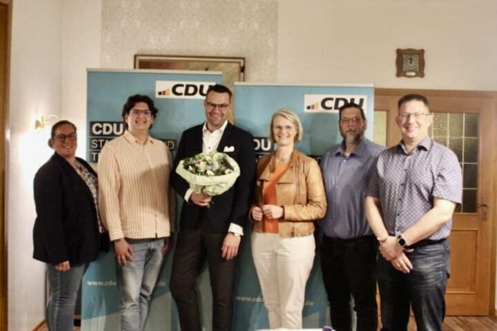 CDU Tecklenburg wählt Kandidaten Matthias Völker: Dagmar Kerssen, CDU Tecklenburg, Anja Karliczek, CDU, Matthias Völker aus Tecklenburg