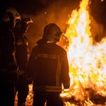 Am Sonntagabend kam es zu einem Großbrand in Rheine: Ein Blitzeinschlag ist offenbar der Auslöser. Feuerwehr im Einsatz. Symbolbild