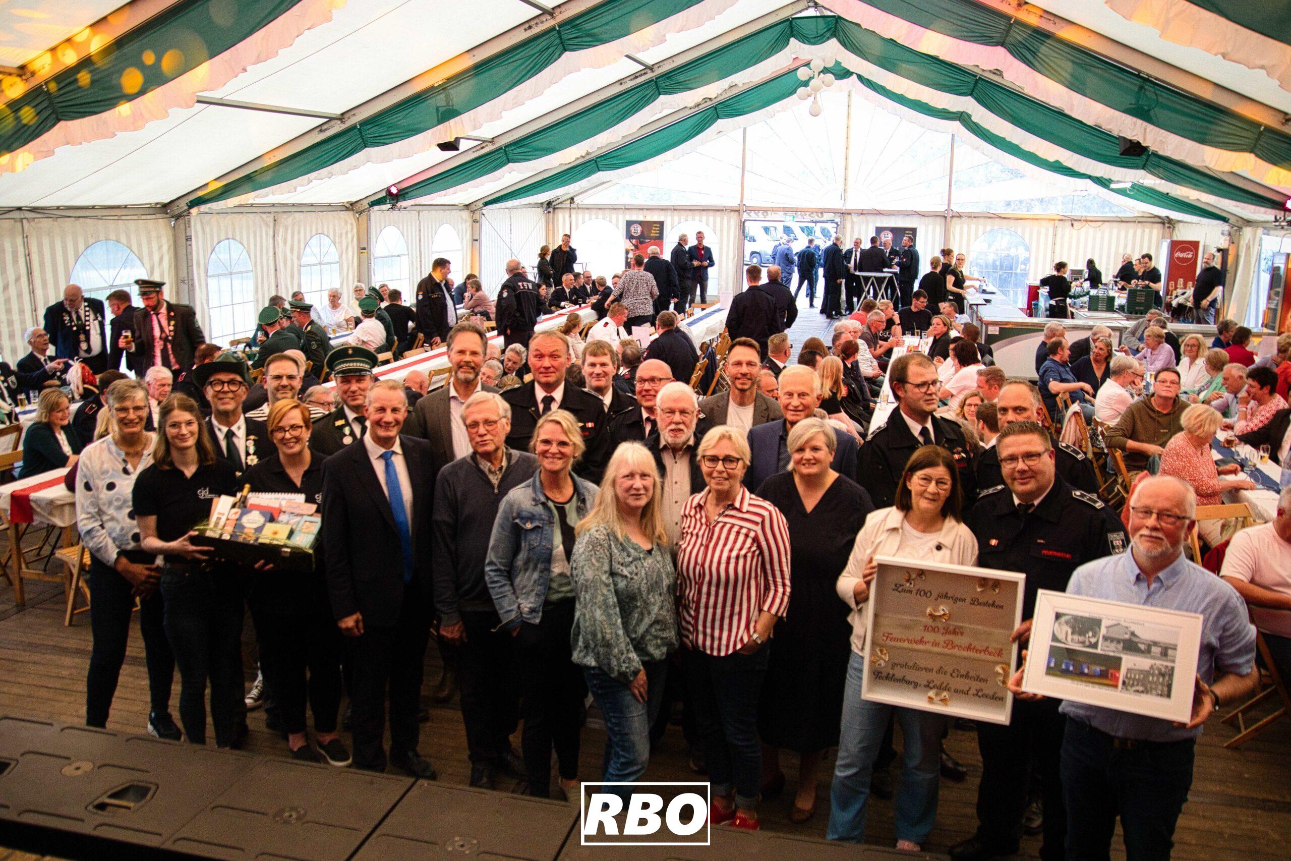 Der Löschzug Brochterbeck der Feuerwehr Tecklenburg ist 100 Jahre alt geworden. Die Feuerwehr blickte in Brochterbeck zurück - mit vielen Gästen.