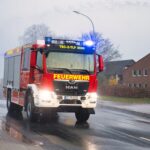 Feuerwehr Brochterbeck bekommt neues Feuerwehrfahrzeug: Stefan Streit, Bürgermeister Tecklenburg, Bernd Bäumer, Löschzugführer Brochterbeck, Thomas Sundermann, Wehrleiter