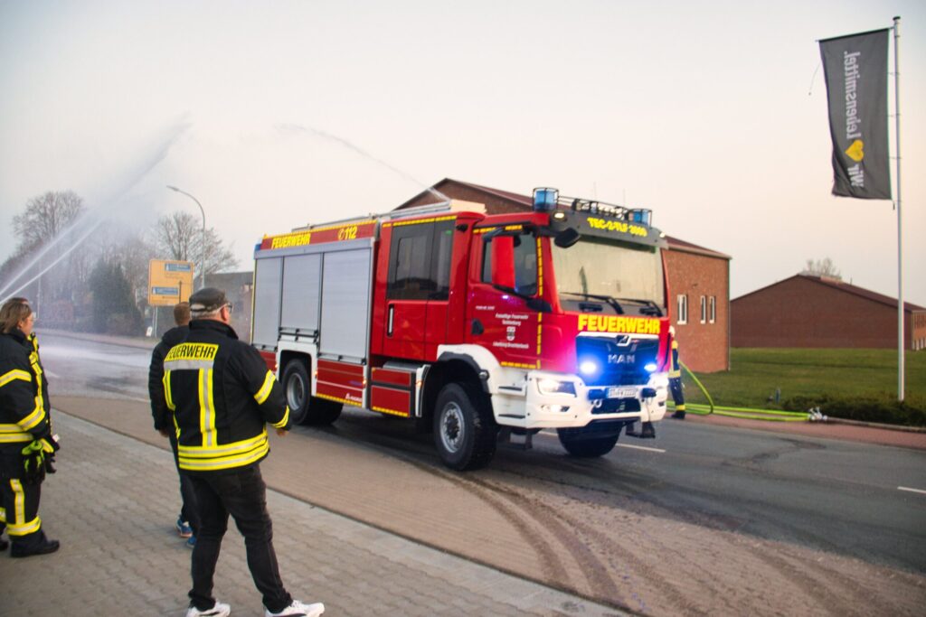 Feuerwehr Brochterbeck bekommt neues Feuerwehrfahrzeug - RBO Aktuell