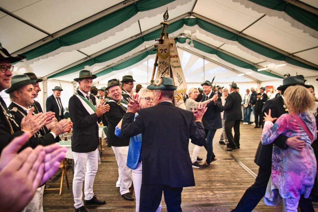 Schützenfest in Brochterbeck - Bürgerschützenverein feiert neuen Schützenkönig - RBO Aktuell