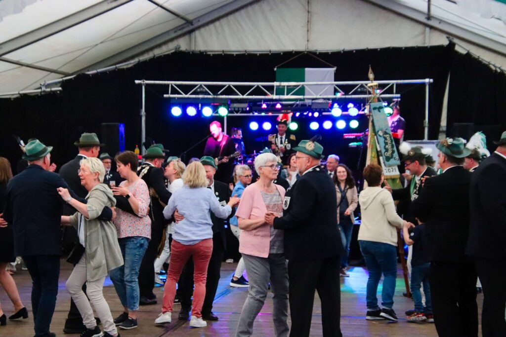 Schützenfest in Brochterbeck - Bürgerschützenverein feiert neuen Schützenkönig - RBO Aktuell