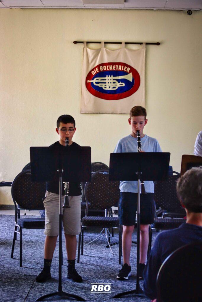 Das Vororchester des Musikveins Die Bocketaler trat in Brochterbeck auf. Über 40 Zuschauer waren da in Tecklenburg und lauschten der Blasmusik mit der Musikschule Tecklenburger Land.