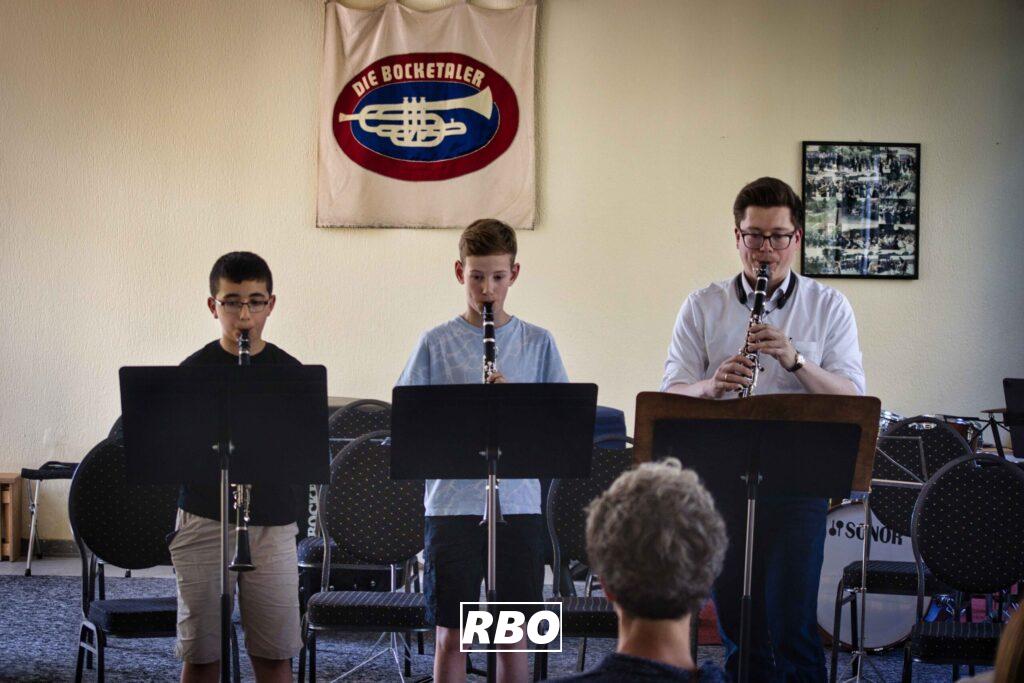 Das Vororchester des Musikveins Die Bocketaler trat in Brochterbeck auf. Über 40 Zuschauer waren da in Tecklenburg und lauschten der Blasmusik mit der Musikschule Tecklenburger Land.