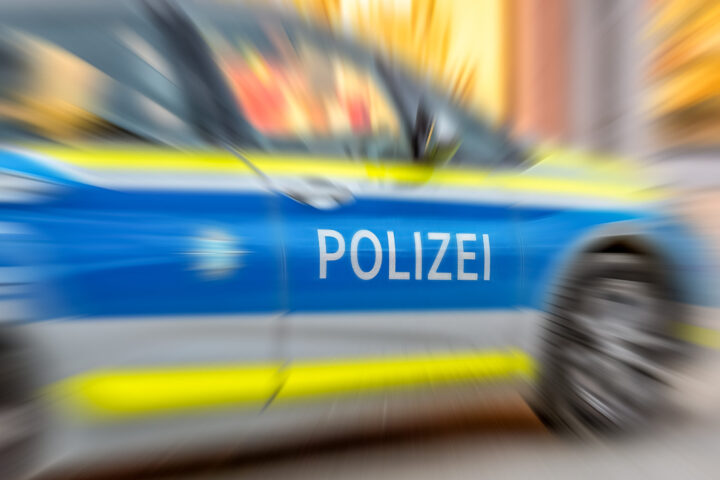Unfall mit Reisebus in Tecklenburg Bismarkturm, Polizei Steinfurt sucht Zeugen zu Verkehrsunfall in Tecklenburg