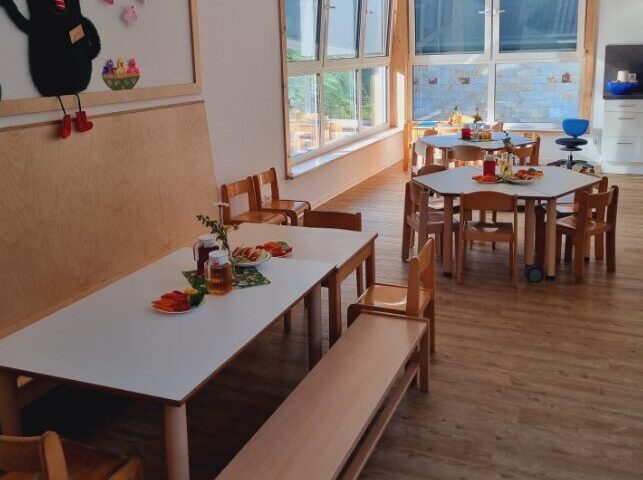 Familienzentrum Brochterbeck: Erstes Frühstück im neuen Raum - RBO Aktuel