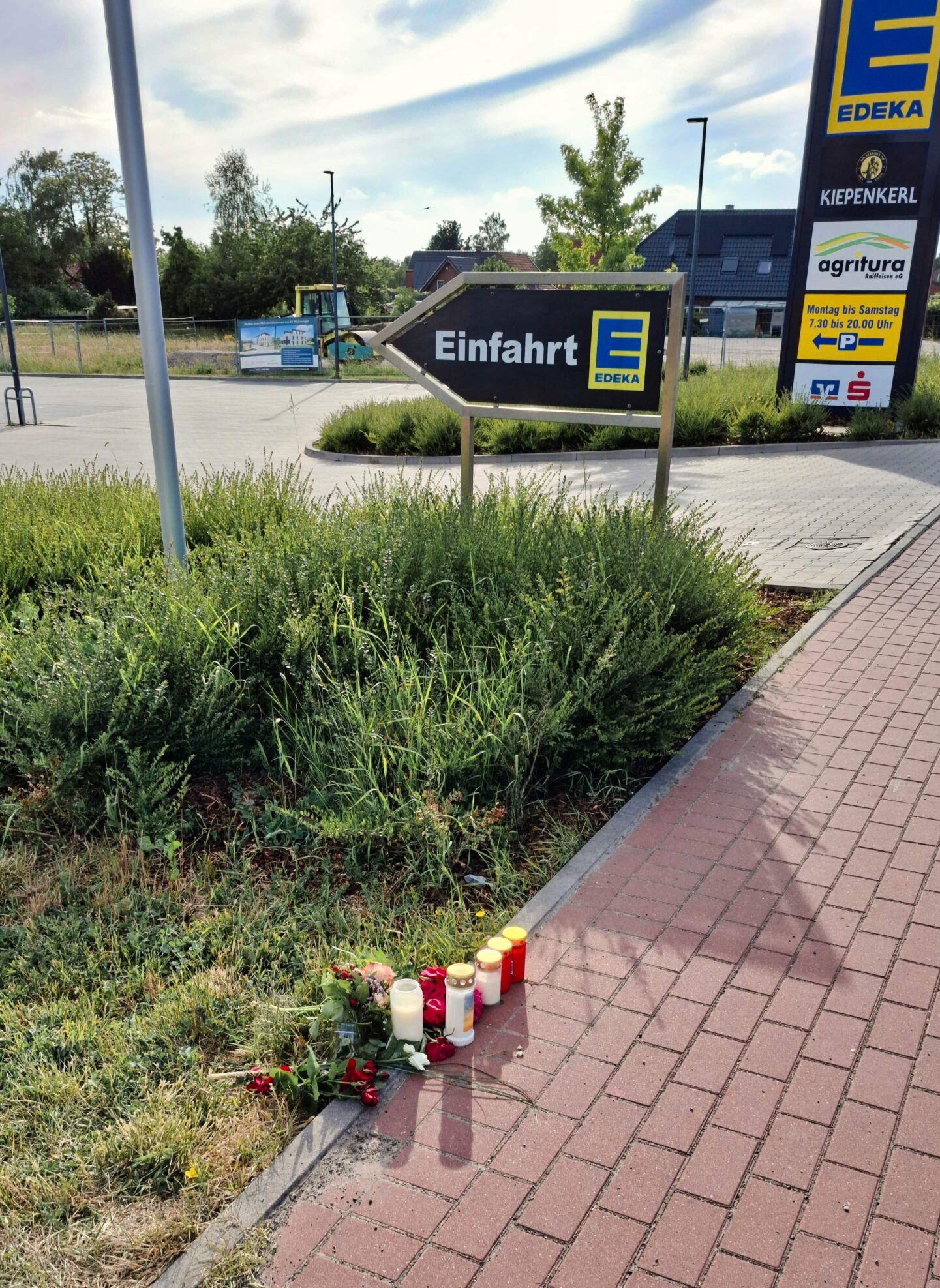 Es ereignete sich ein tödlicher Verkehrsunfall auf der Wechter Straße in Tecklenburg-Brochterbeck. Nun ist durch die Polizei bekannt, wie es dazu kommen konnte.