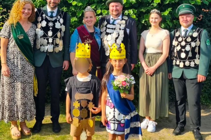 Das Familienzentrum Brochterbeck hat Schützenfest in Brochterbeck gefeiert und ein neues Kinder-Schützenkönigs-Paar wurde erworfen.