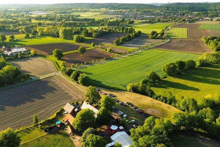 Brochterbeck in Tecklenburg Drohnenbild aufs Niederdorf am Rande Brochterbecks. Der Juni in Brochterbeck: Das war los - und das kommt im Juli RBO Aktuell