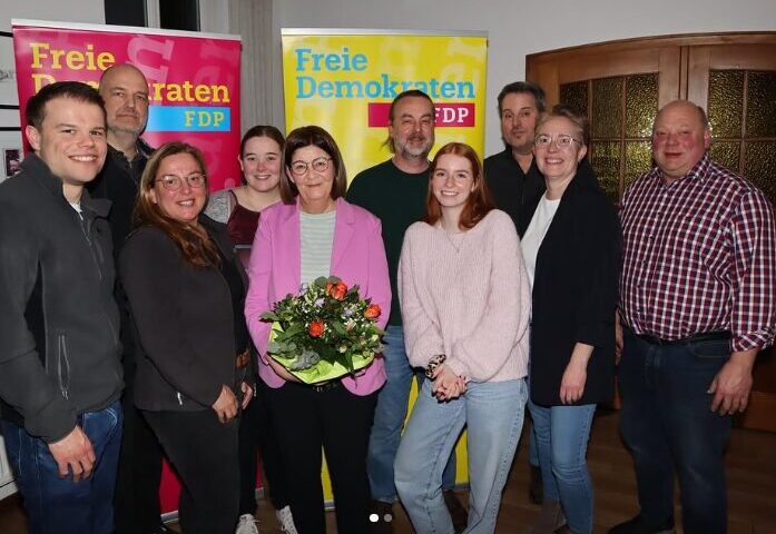 FDP Tecklenburg stellt Dörthe Wittrock auf als Bürgermeisterkandidatin für Kommunalwahl in Tecklenburg Brochterbeck Ledde und Leeden mit FDP-Team