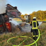 Feuerwehr Tecklenburg löscht in Ledde in Brand/Flammen geratene Ballenpresse - Ledde Brand, Feuer, RBO