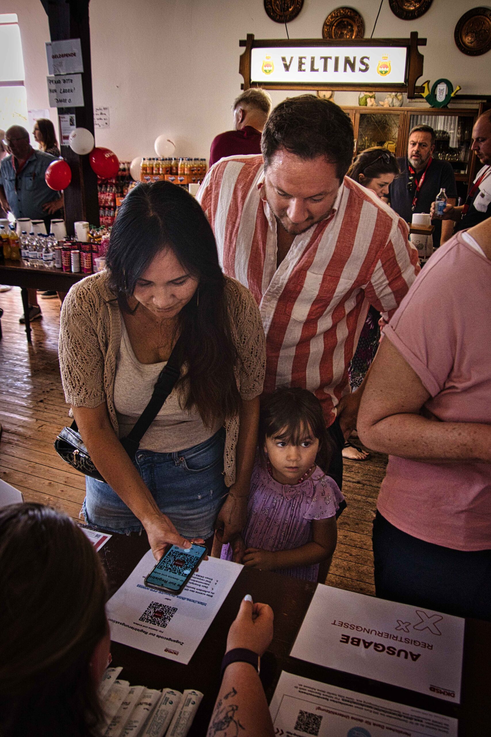 DKMS-Registrierungsaktion in Ledde: Spender füllen Spender-Formular aus für Kampf gegen den Blutkrebs