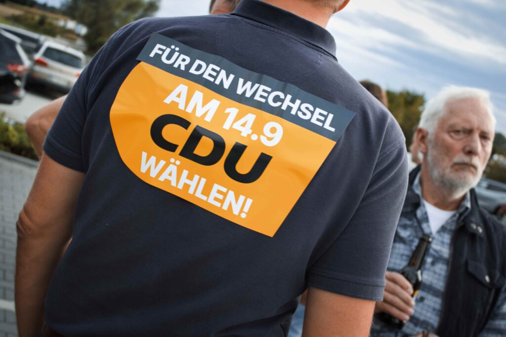 Sommerfest der CDU Tecklenburg in Brochterbeck mit Matthias Völker, CDU Bürgermeisterkandidat zur Kommunalwahl 2025 Tecklenburg und Brochterbeckerin und Bundestagsabgeordnete Anja Karliczek und CDU Politikern