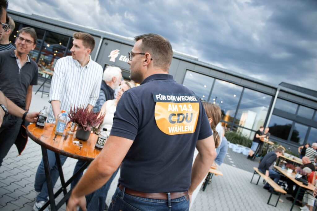 Sommerfest der CDU Tecklenburg in Brochterbeck mit Matthias Völker, CDU Bürgermeisterkandidat zur Kommunalwahl 2025 Tecklenburg und Brochterbeckerin und Bundestagsabgeordnete Anja Karliczek und CDU Politikern