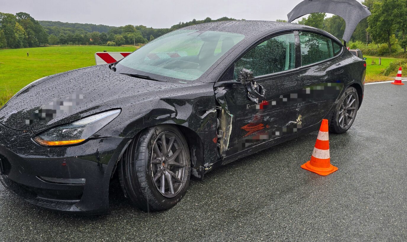 Verkehrsunfall in Tecklenburg-Ledde, zwei Autos krachen ineinander, ein Unfallpofer in Krankenhaus, Feuerwehr Tecklenburg alarmiert
