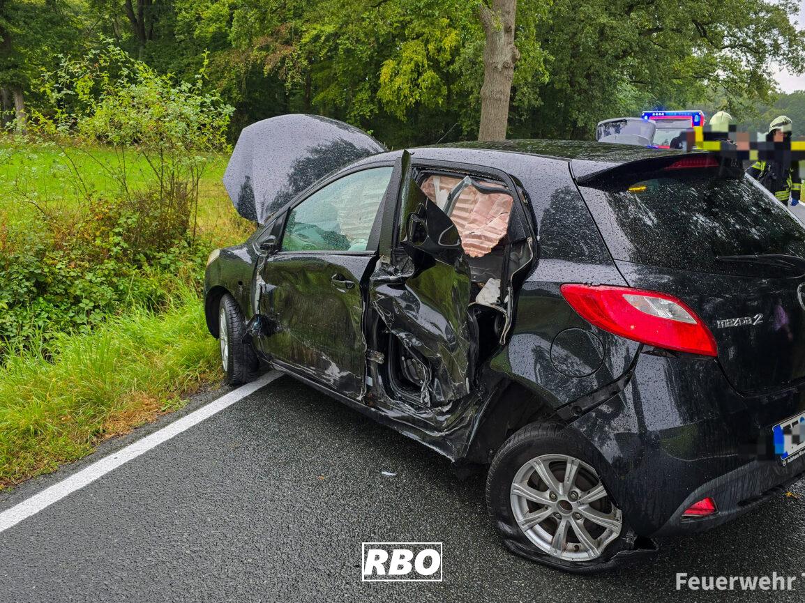 Verkehrsunfall in Tecklenburg-Ledde, zwei Autos krachen ineinander, ein Unfallpofer in Krankenhaus, Feuerwehr Tecklenburg alarmiert