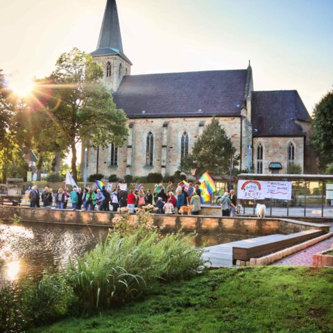 50 Menschen demonstrieren in Brochterbeck für Demokratie