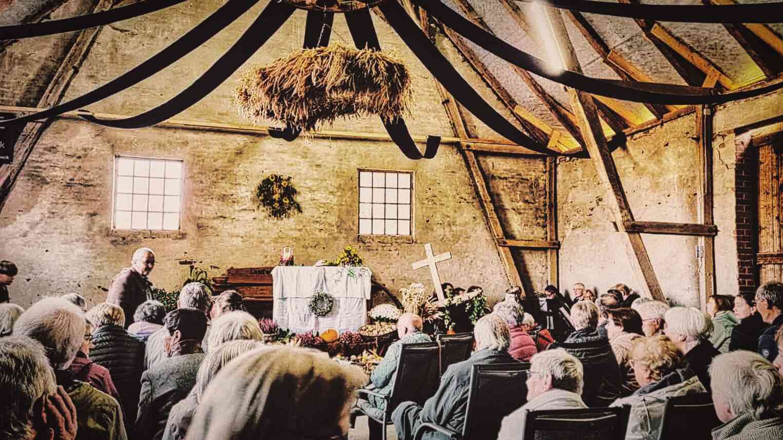 Erntedankfest in Brochterbeck KLJB Landjugend Brochterbeck, katholische Kirche St. Peter und Paul Brochterbeck
