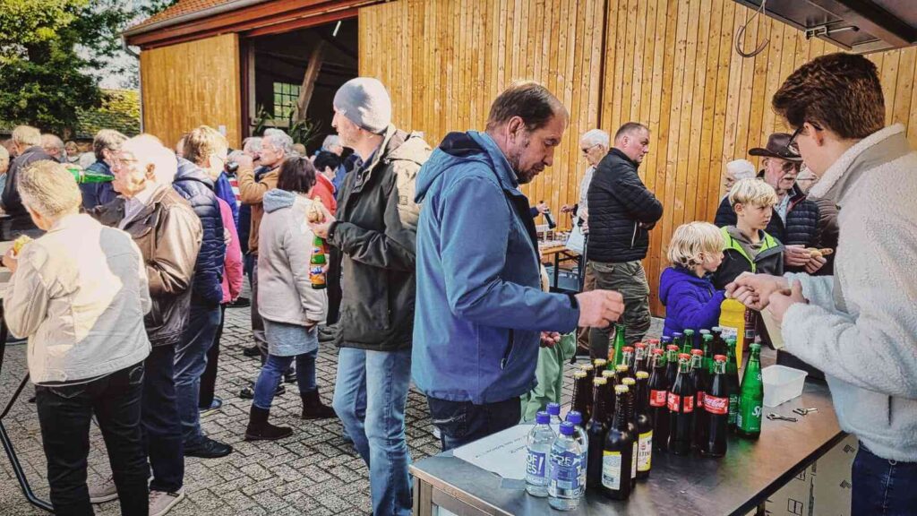 Erntedankfest in Brochterbeck KLJB Landjugend Brochterbeck, katholische Kirche St. Peter und Paul Brochterbeck
