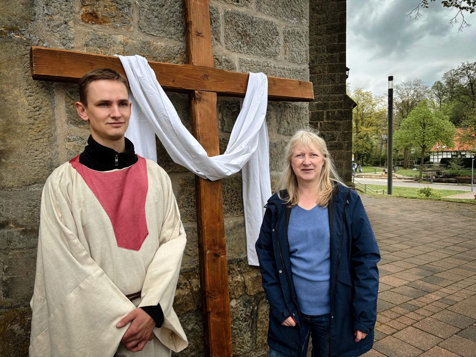 Karfreitagsprozession in Brochterbeck steht vor dem aus? Sabine Wallmeier, Küsterin in der Kirchengemeinde St. Peter und Paul, macht sich sorgen.