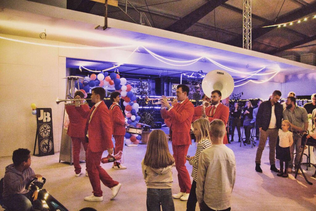 Unternehmer Jürgen Bäumer (JB Heizung Elektro Sanitär) aus Brochterbeck weihte seinen Neubau in Ibbenbüren ein.