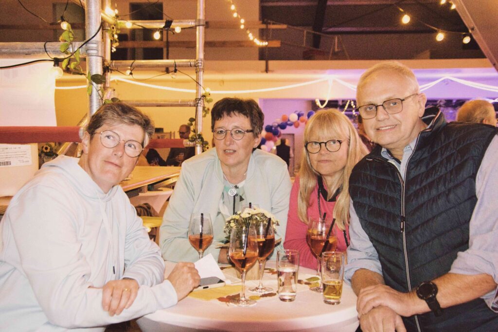 Unternehmer Jürgen Bäumer (JB Heizung Elektro Sanitär) aus Brochterbeck weihte seinen Neubau in Ibbenbüren ein.