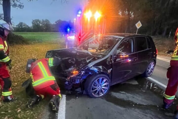 Zu einem schweren Verkehrsunfall kam es auf der Wechter Straße in Brochterbeck/Lengerich. Zwei Frauen wurden teils schwer verletzt aus Tecklenburg und Rheine. RBO AKTUELL