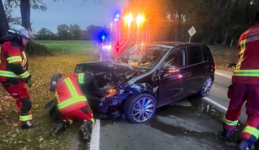 Zu einem schweren Verkehrsunfall kam es auf der Wechter Straße in Brochterbeck/Lengerich. Zwei Frauen wurden teils schwer verletzt aus Tecklenburg und Rheine. RBO AKTUELL