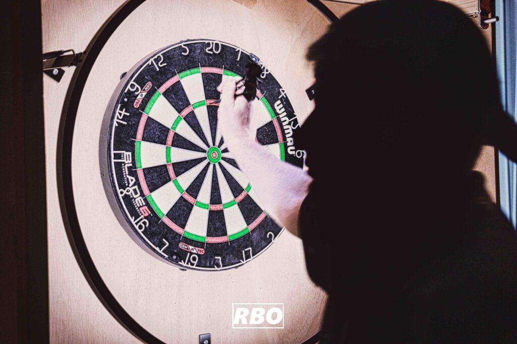 BroPally Dartsturnier 2025 in Tecklenburg-Brochterbeck: BSV Sportverein lädt zum Darts-Spaß in die Gaststätte Franz ein.