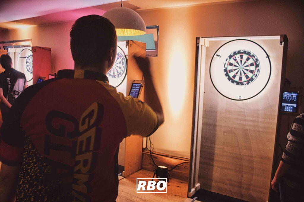 BroPally Dartsturnier 2025 in Tecklenburg-Brochterbeck: BSV Sportverein lädt zum Darts-Spaß in die Gaststätte Franz ein.