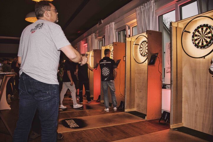 BroPally Dartsturnier 2025 in Tecklenburg-Brochterbeck: BSV Sportverein lädt zum Darts-Spaß in die Gaststätte Franz ein.