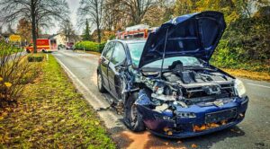 Ledder Dorfstraße: Unfall mit 2 Autos