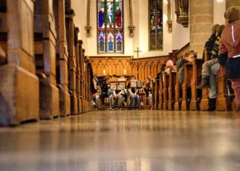 Weihnachtskonzert der Bocketaler in Brochterbeck, Musikverein spielt in der evangelischen Kirche weihnachtliches Konzert