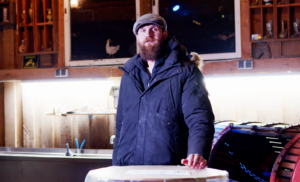 Florian Fechner, Inhaber von "FrecherFechner Fruchtweine aus Brochterbeck" will auch zu Weihnachten 2025 einen "Bunten Markt" veranstalten.