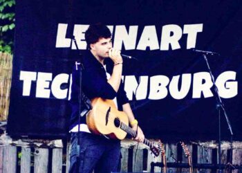 Lennart Tecklenburg ist Musiker aus Hagen a.TW. Er spielt am GAG in Tecklenburg (Graf-Adolf-Gymnasium) Pausenkonzerte für den guten Zweck. Ein Interview.