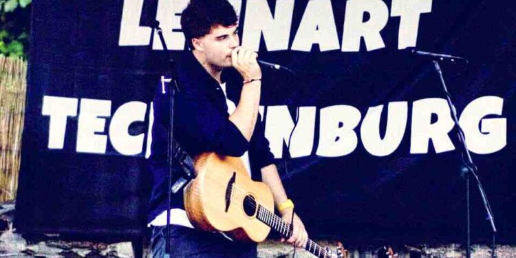 Lennart Tecklenburg ist Musiker aus Hagen a.TW. Er spielt am GAG in Tecklenburg (Graf-Adolf-Gymnasium) Pausenkonzerte für den guten Zweck. Ein Interview.