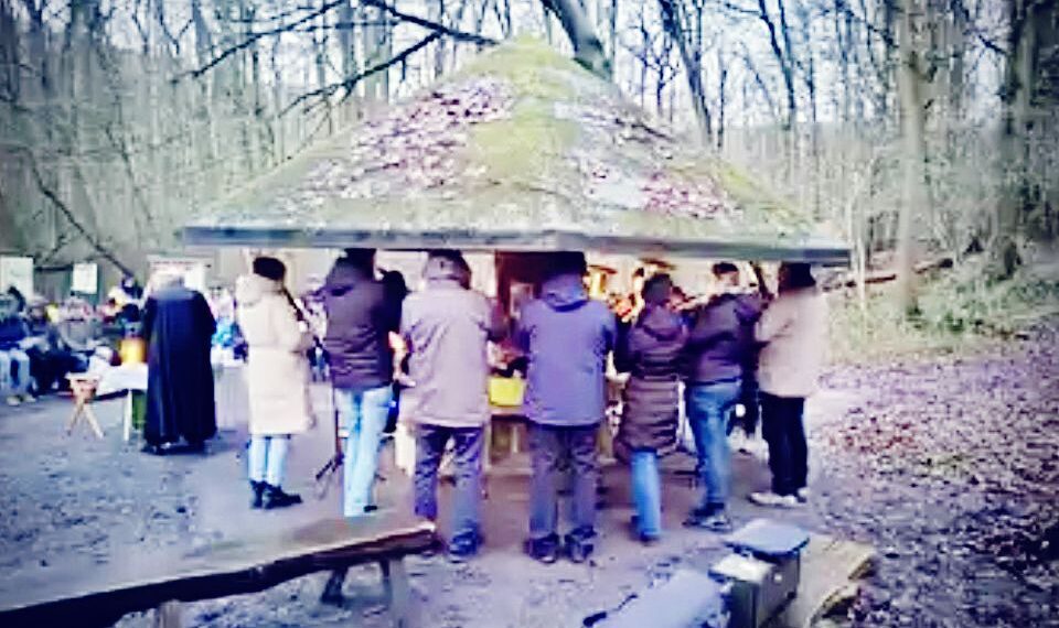 Wald-Weihnachtsgottesdienst in Brochterbeck am Pilz im Bocketal findet auch 2025 statt.