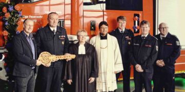 Feuerwehr Tecklenburg-Brochterbeck: Segnung des neuen Feuerwehrgerätehauses mit Bürgermeister Stefan Streit und Löschzugsleiter Bernd Bäumer aus Brochterbeck