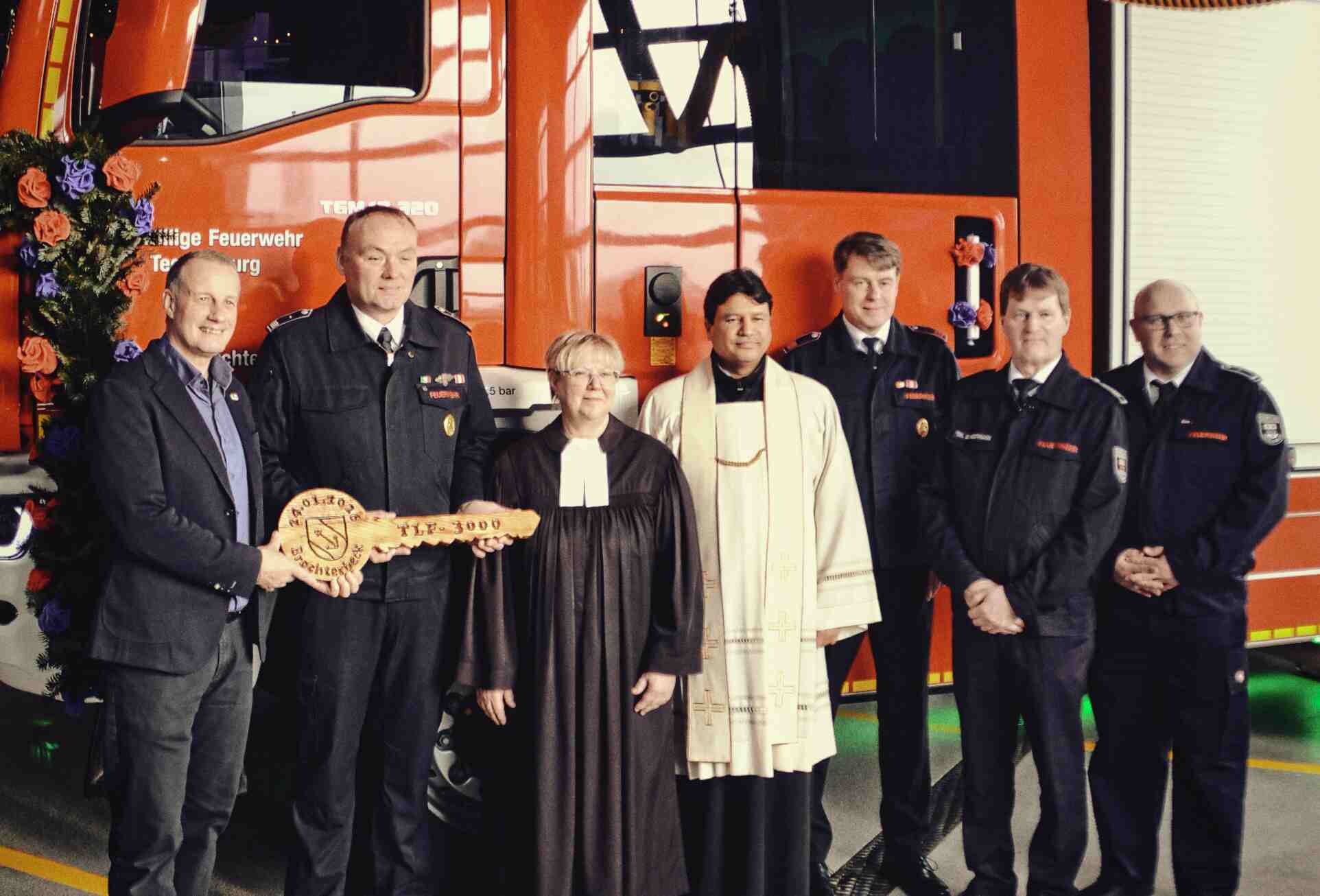 Feuerwehr Tecklenburg-Brochterbeck: Segnung des neuen Feuerwehrgerätehauses mit Bürgermeister Stefan Streit und Löschzugsleiter Bernd Bäumer aus Brochterbeck