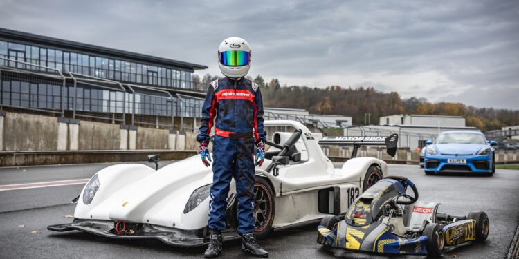 Max Oeljeklaus aus Brochterbeck ist 11 und Profi-Kartfahrer. Auf Rennbahnen in ganz Europa steht er auf der Strecke. Mit seinem Kart und ganz viel Ehrgeiz.