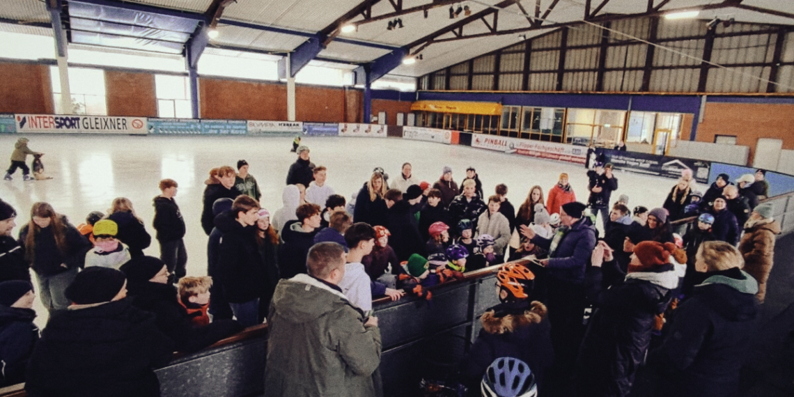 Warum 120 Leedener Kids die ganze Eissporthalle für sich alleine hatten - kostenlos!
