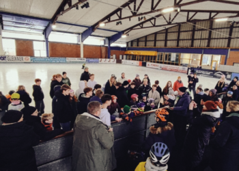 Warum 120 Leedener Kids die ganze Eissporthalle für sich alleine hatten - kostenlos!