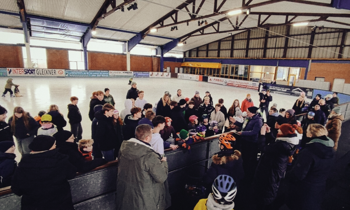 Warum 120 Leedener Kids die ganze Eissporthalle für sich alleine hatten - kostenlos!