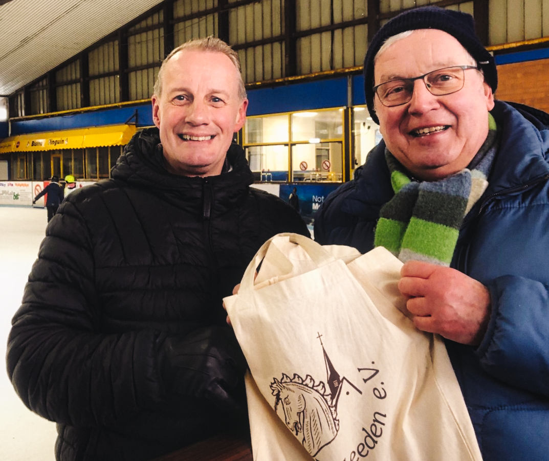 Warum 120 Leedener Kids die ganze Eissporthalle für sich alleine hatten - kostenlos!