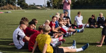 Ganz offiziell DFB-Stützpunkt: Was der Kunstrasenplatz alles für Vorteile bringt …