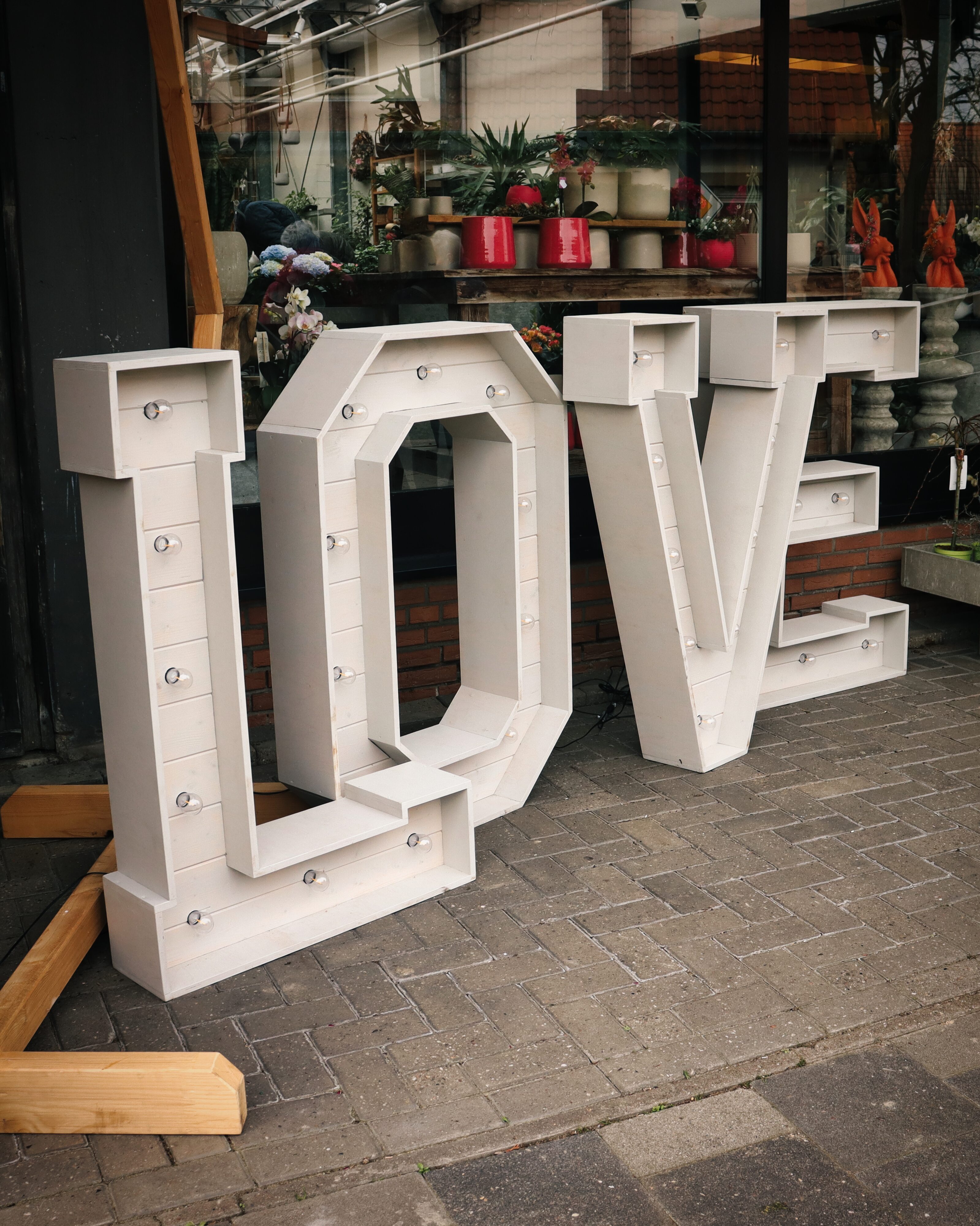 Frühjahrsschau Brochterbeck: XXL-Fahrzeugmeile, offene Läden