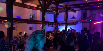 115 Frauen gingen Tanzen in Leeden - nur Frauen - Party sie geht tanzen in Leeden auch 2026 ein "voller Erfolg"