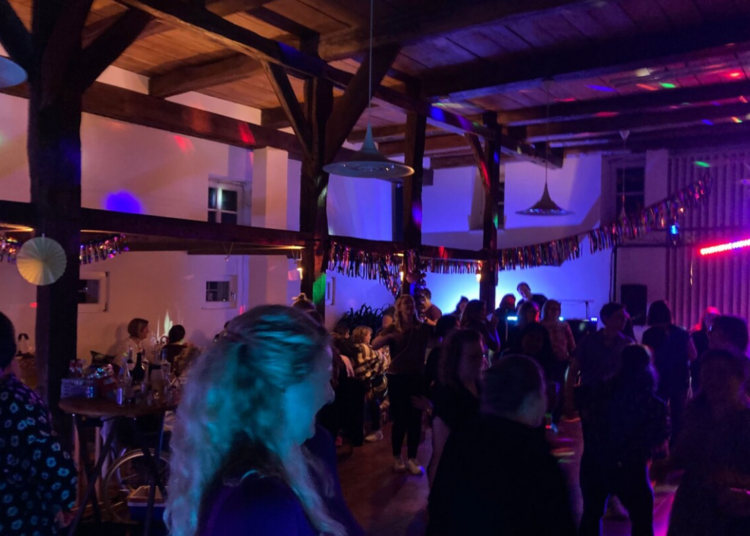 115 Frauen gingen Tanzen in Leeden - nur Frauen - Party sie geht tanzen in Leeden auch 2026 ein "voller Erfolg"